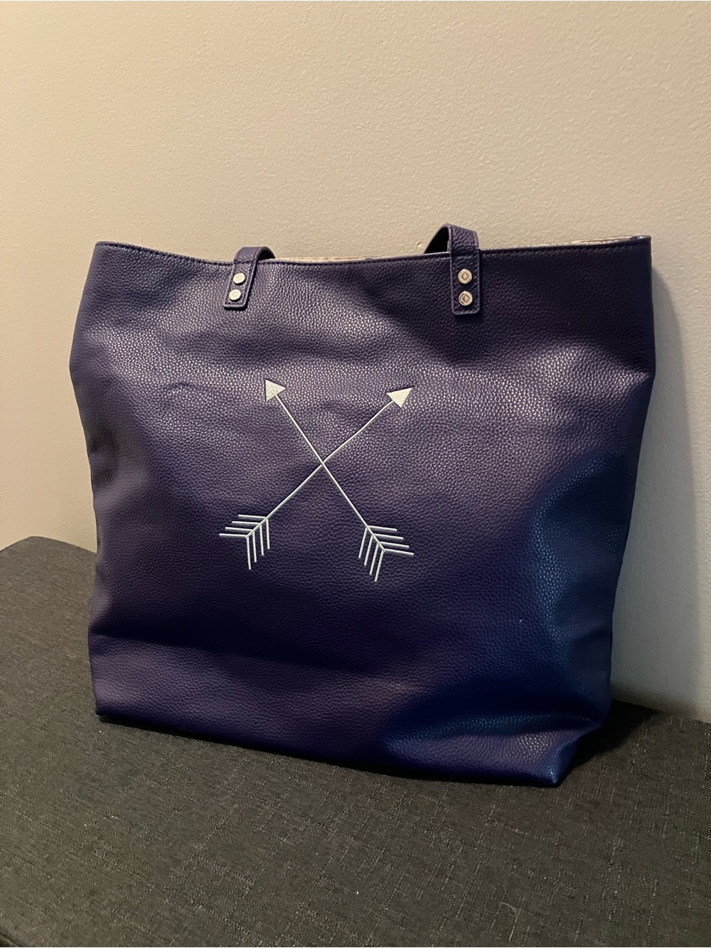 thirty-one Around Town Tote in Purple with Arrow Embroidery π